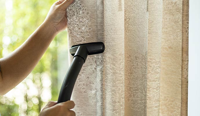 Drapery cleaning service using equipment