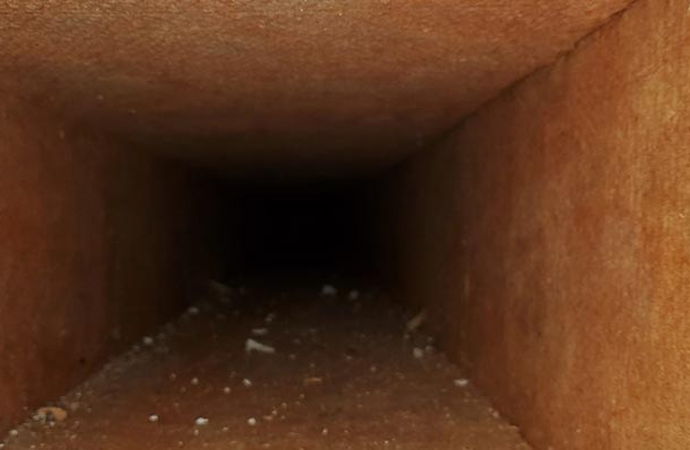 Dirty air duct interior