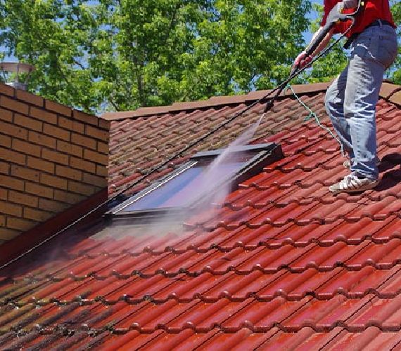House roof pressure washing