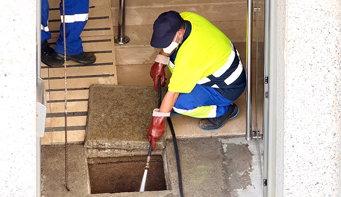 Professional sewage cleanup service