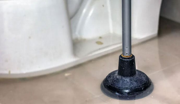 Sewage removal and cleaning equipment